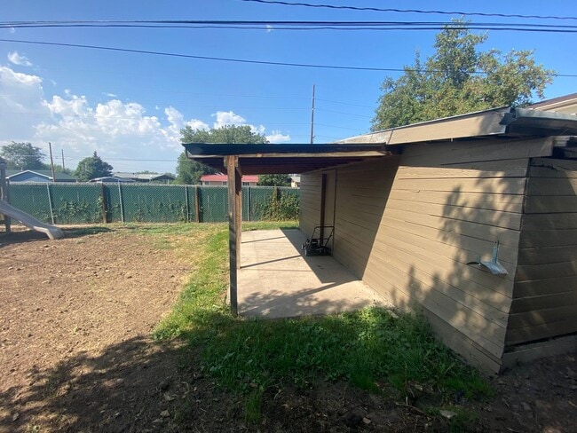 Building Photo - 1701 Lodge St