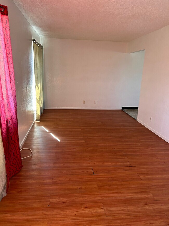 Primary Photo - 19 E Saginaw Way