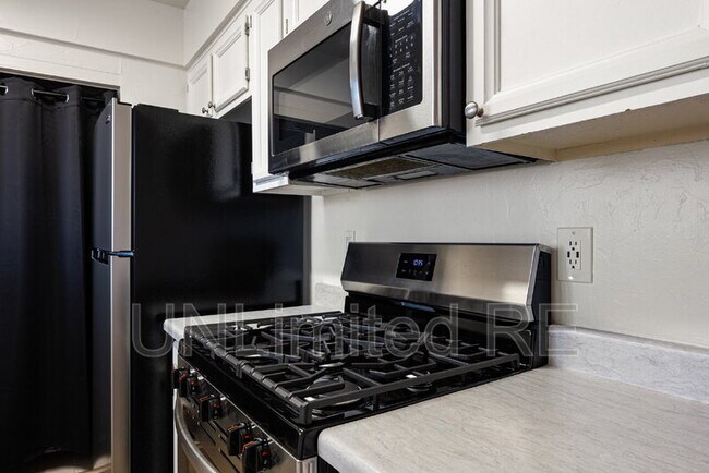 Building Photo - 8430 E Sommer Dr