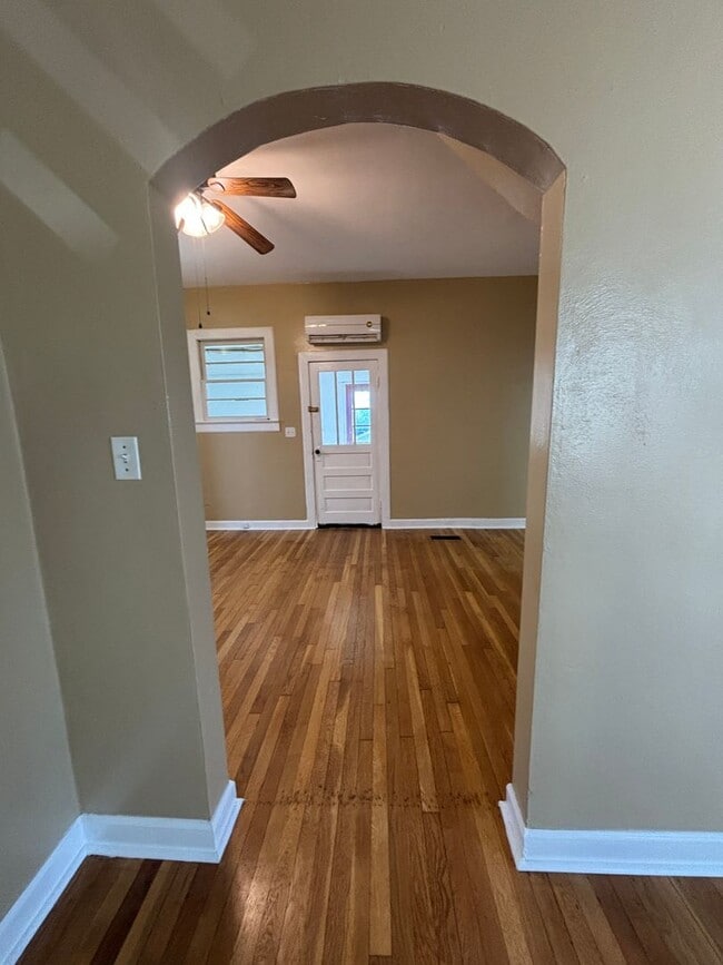 Building Photo - 14 W Carrollton Ave