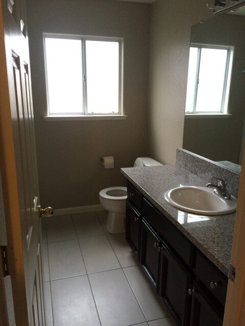 Building Photo - Upgraded Orangevale Home on Corner Lot