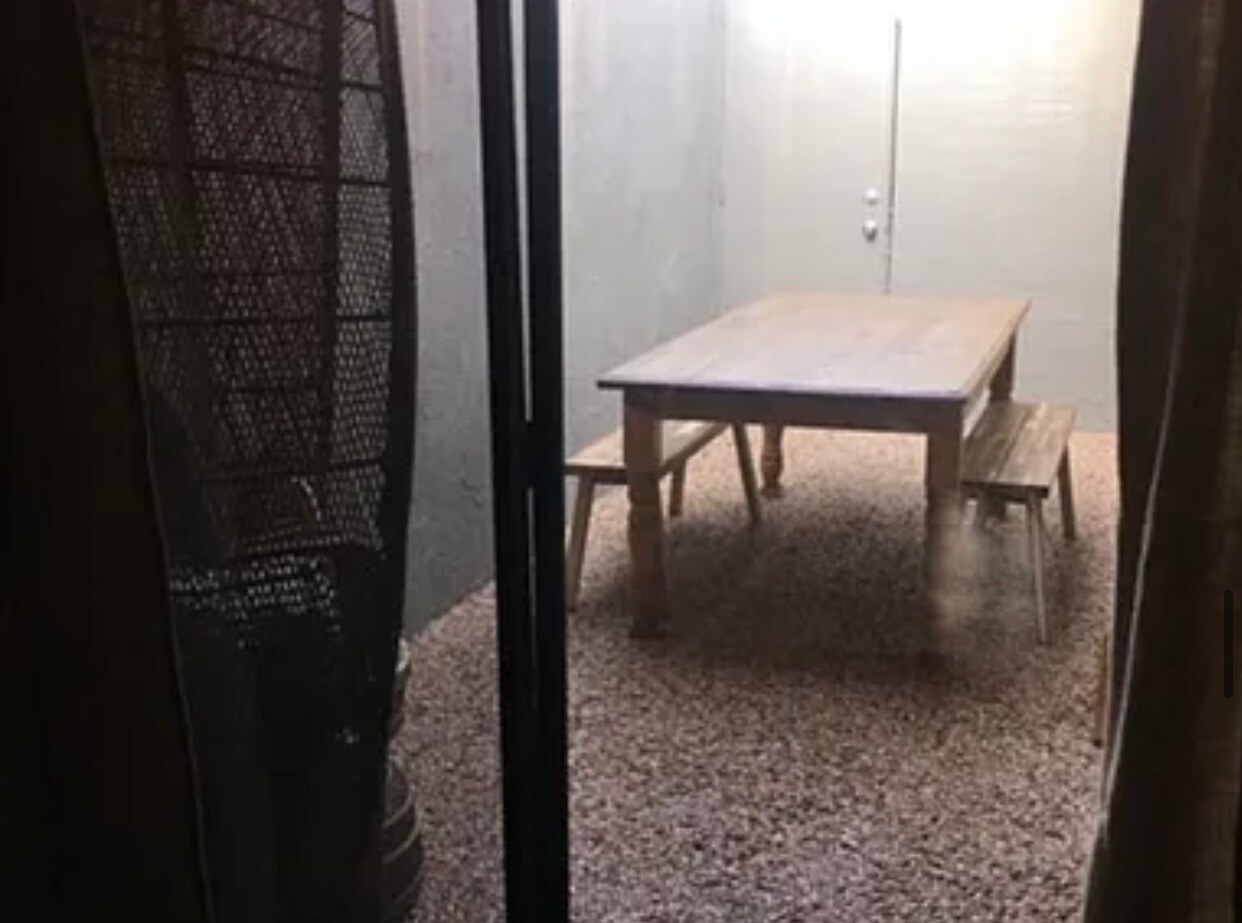 Building Photo - 1480 E Palm Tree Dr