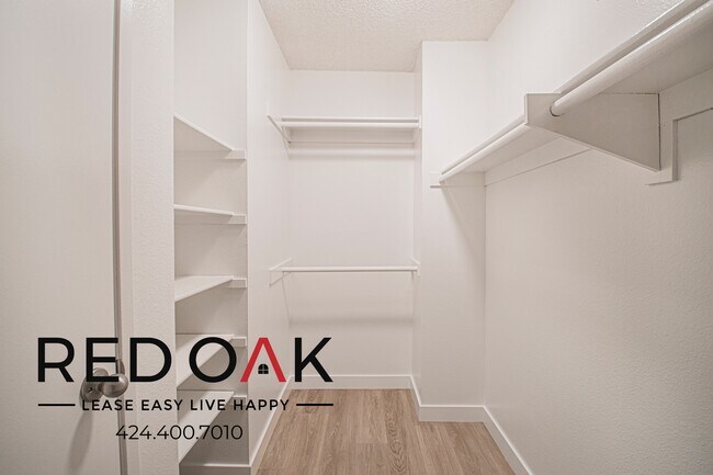 Building Photo - 8309 Cedros Ave