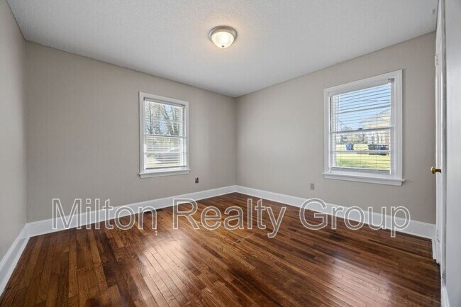 Building Photo - 1208 S 9th St