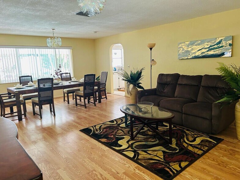 Building Photo - 1831 Kay Dr