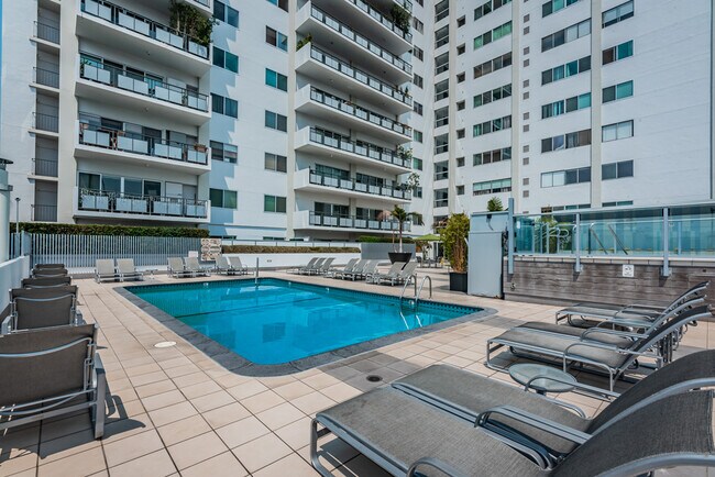 Building Photo - 1155 N La Cienega Blvd