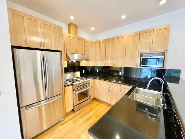 Building Photo - Prime Noe Valley 3 Level Condo w/2 car Garage, Rooftop Deck - Elizabeth @  San Jose