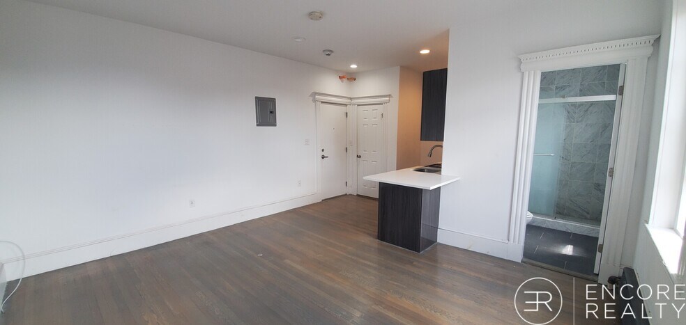 Building Photo - 11 Queensberry St