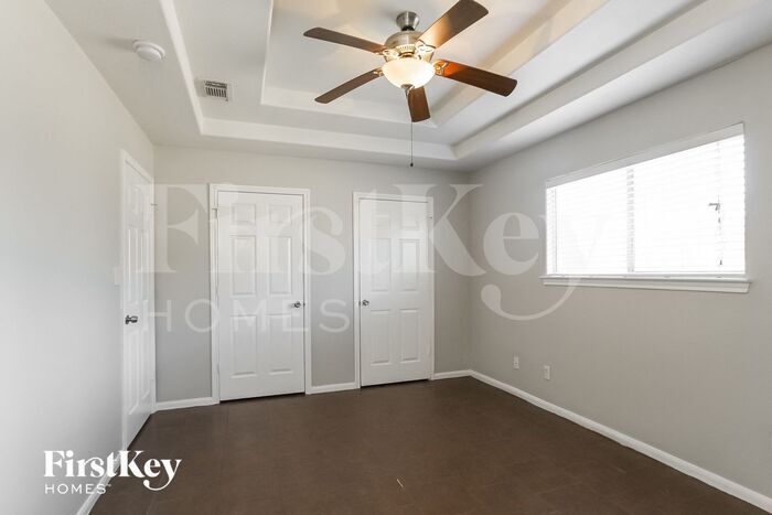 Building Photo - 10419 Royal York Dr
