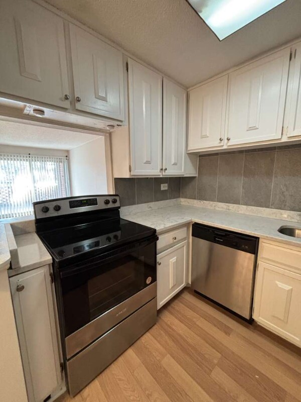 Building Photo - 16 E Old Willow Rd