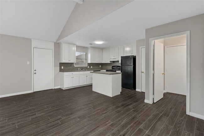 Building Photo - 16302 Many Trees Ln