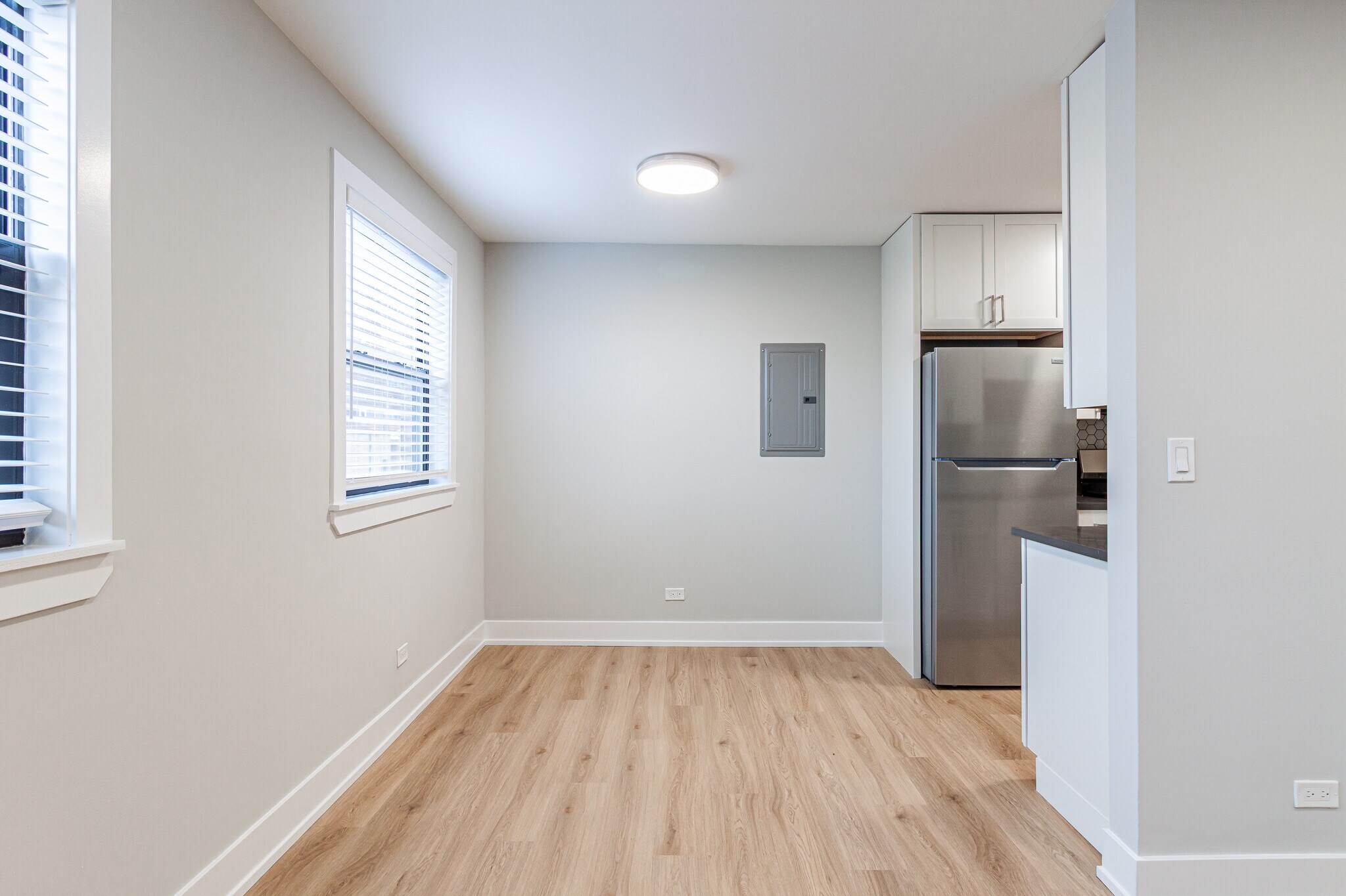 Building Photo - 520 W Aldine Ave