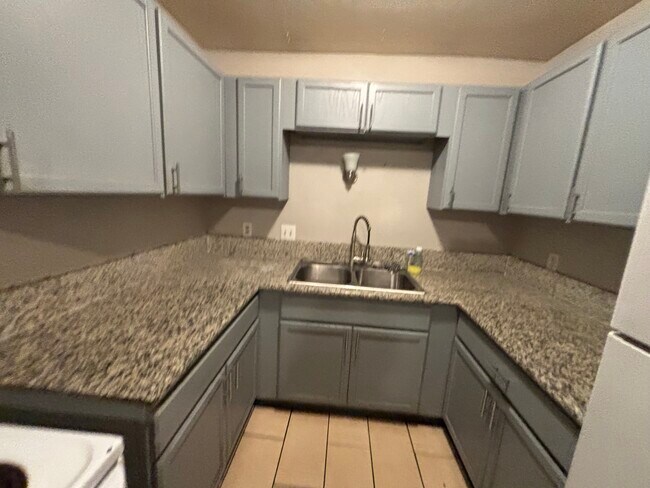 Building Photo - 2428 Statz St