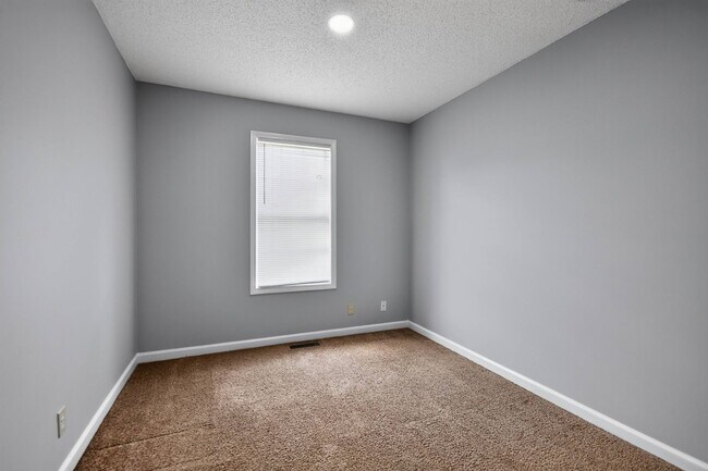 Building Photo - Pet Friendly on Three Acres!