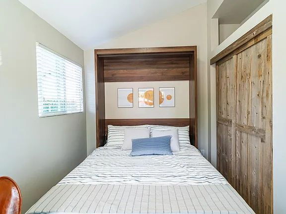 Building Photo - "Charming 2-Bedroom San Diego Retreat with...