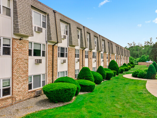 Building Photo - Landings on the Trail Apartment Homes