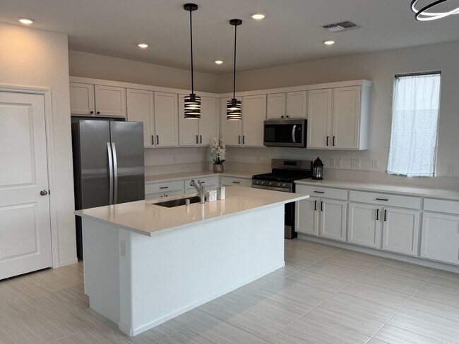 Building Photo - Brand new Southwest 3 bedrooms 2.5 bathrooms
