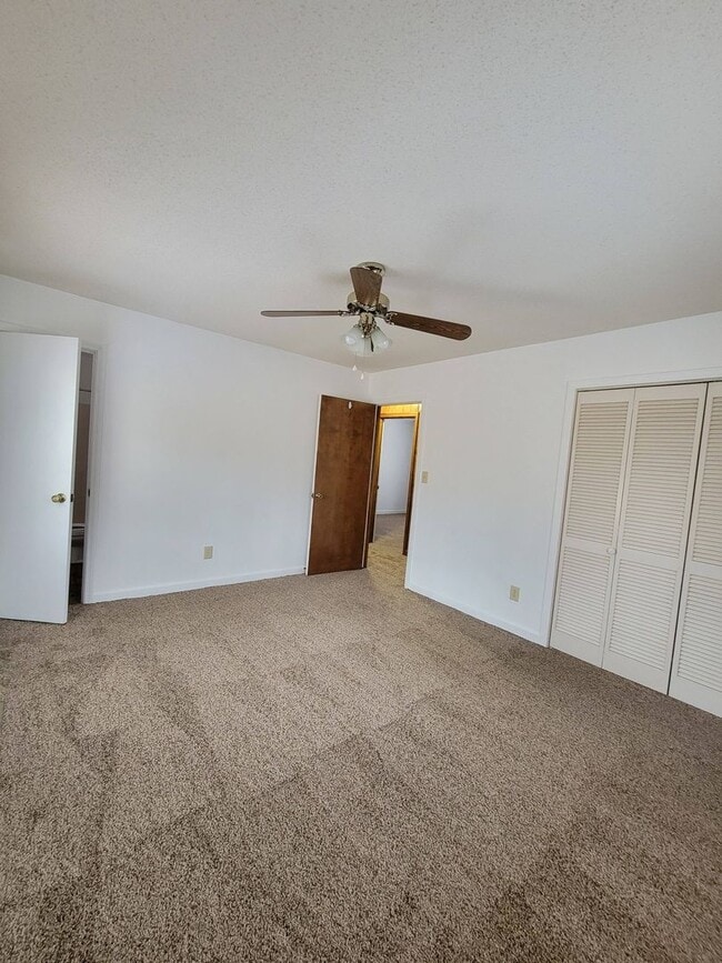 Building Photo - Ready to Move in