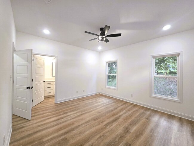 Building Photo - Beautiful new built three-bedroom, two-bat...