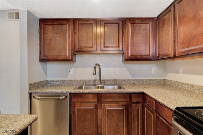 Building Photo - 5240 Indian River Dr