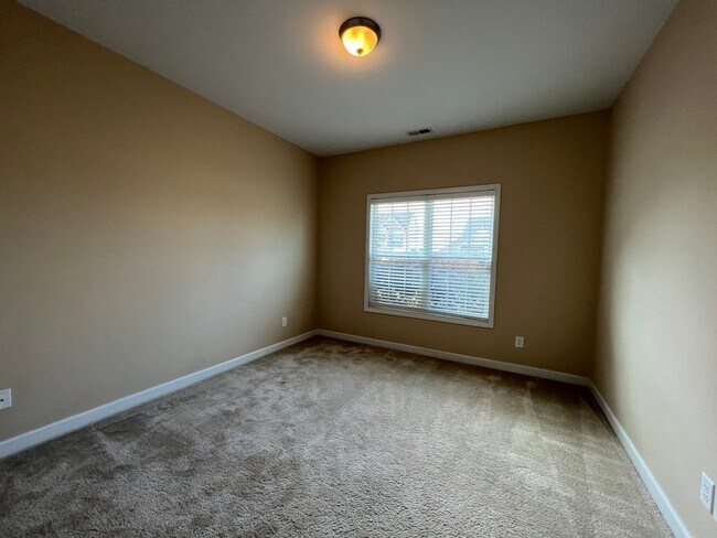 Building Photo - 93 Samuel Nicholas Dr