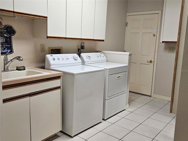 Building Photo - 2210 Bayou Dr