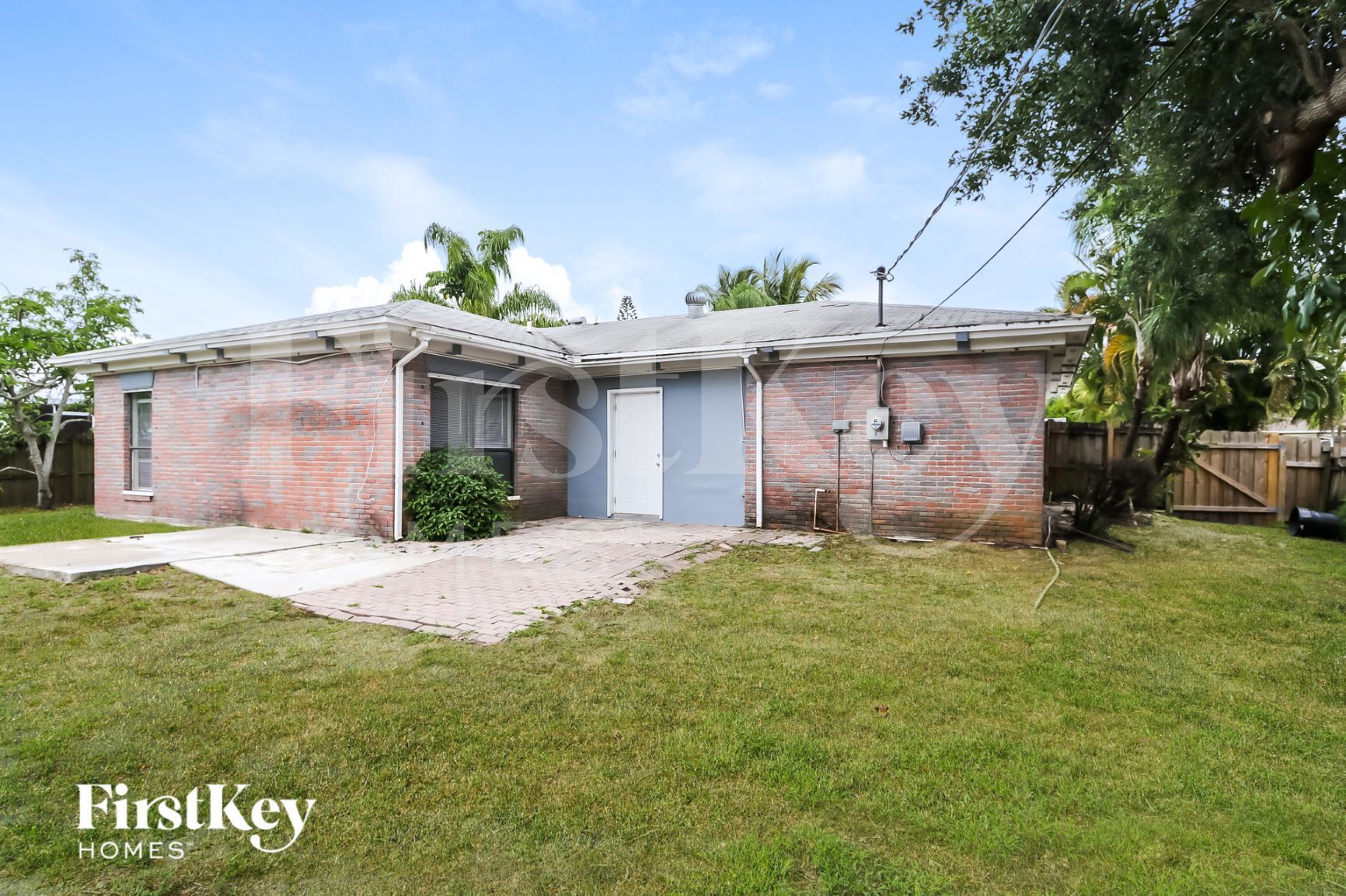 Building Photo - 438 SE Streamlet Ave