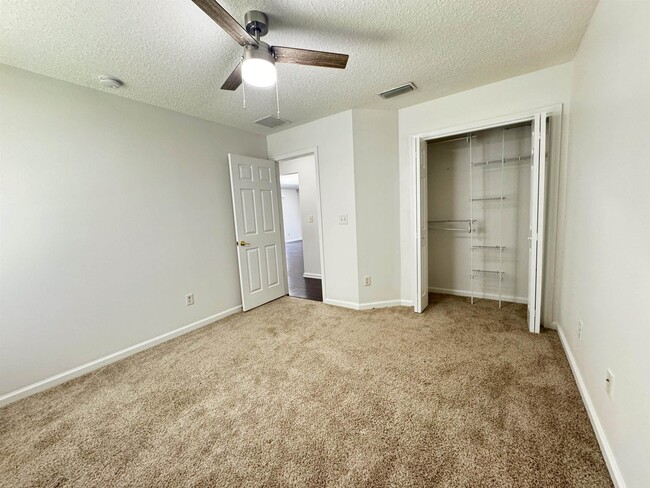 Building Photo - 1709 S Summer Ridge Ct