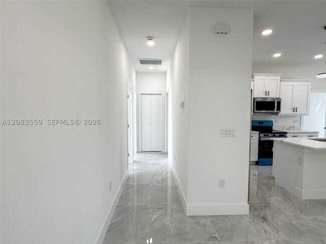 Building Photo - 852 Belden Ave
