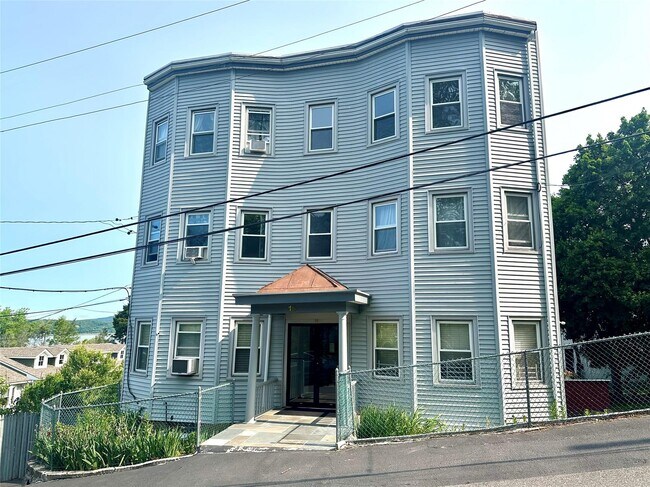 Primary Photo - 15 William St