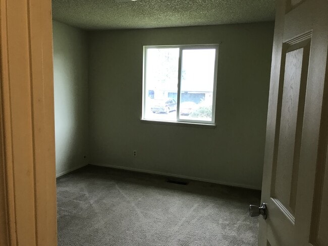 Building Photo - 3bd 1.5 ba in Tri City -