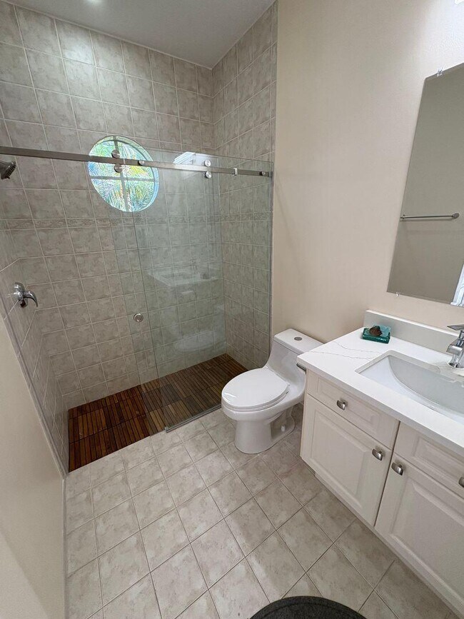 Building Photo - 10548 SW Lands End Pl