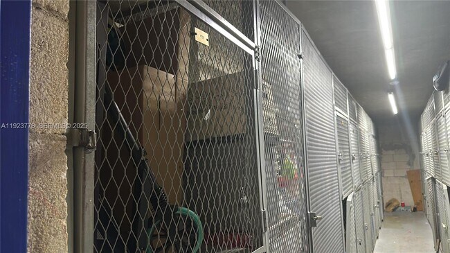 Building Photo - 200 Lakeview Dr