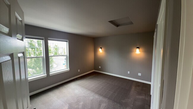 Building Photo - 2728 NE Black Oak Pl