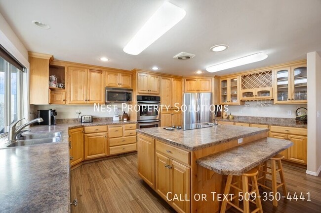 Building Photo - 1227 Fairway Dr NE