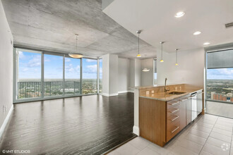 Building Photo - Gorgeous Unit + 4 Week Free - Downtown!