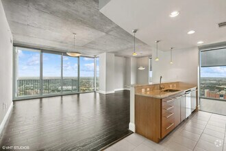 Building Photo - Luxury Meets Location – Prime 1 Bed Near H...