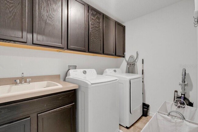Building Photo - 4894 Knoll Ln