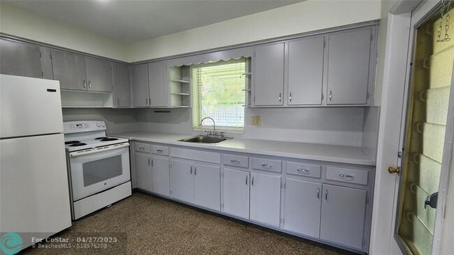 Building Photo - 2707 NE 32nd St
