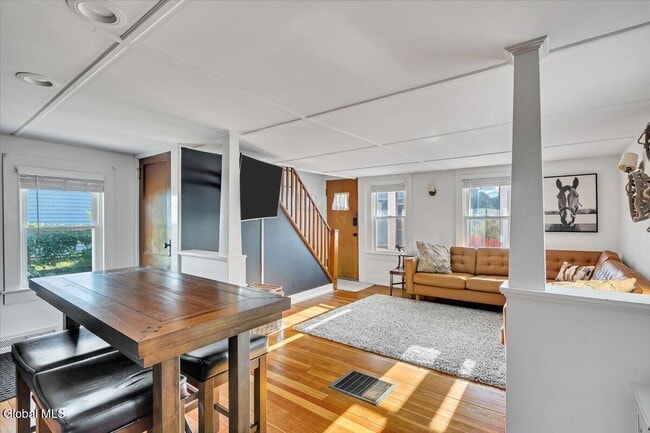 Building Photo - 138 Elm St