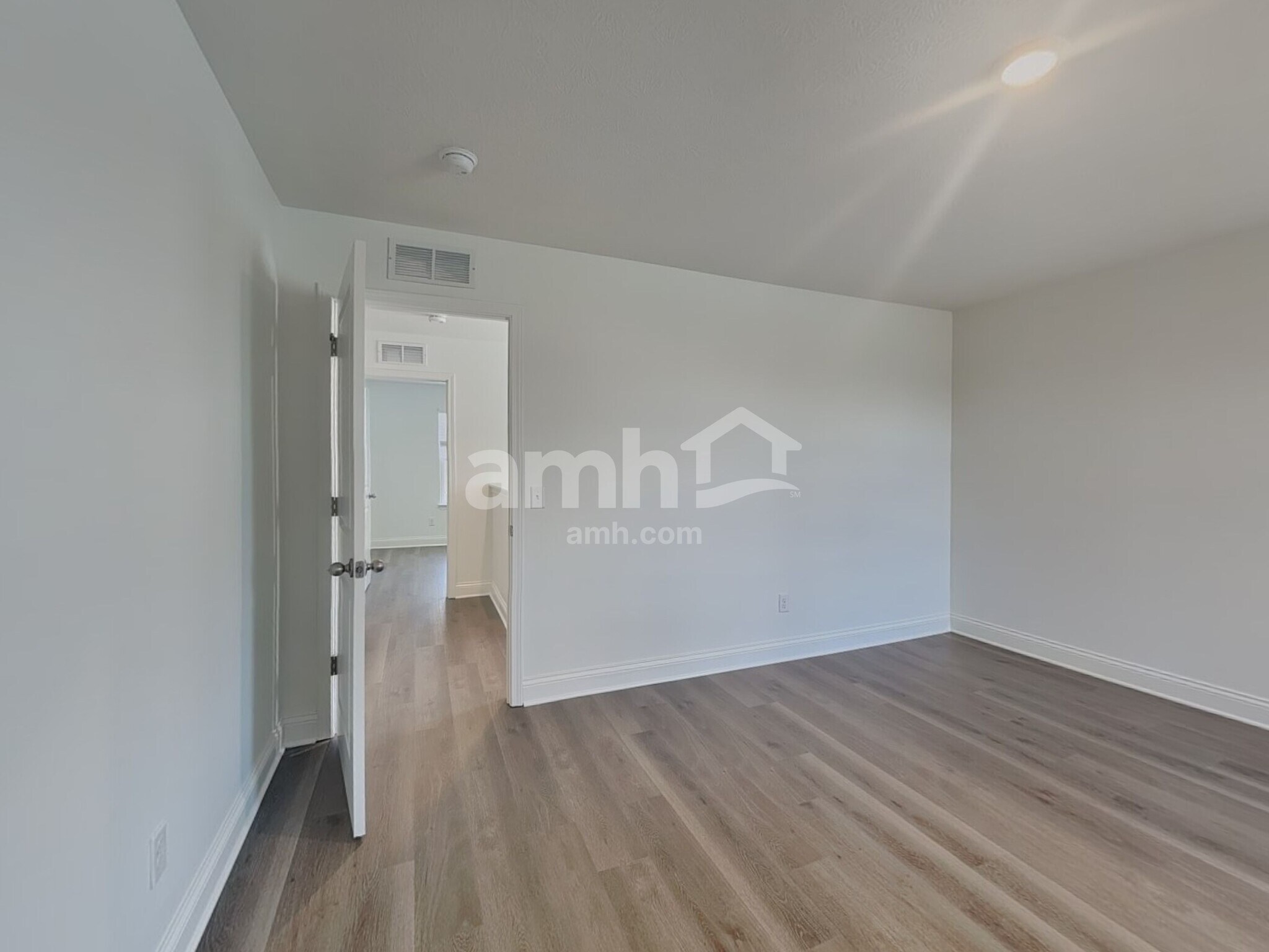 Building Photo - 212 Deanscroft Dr