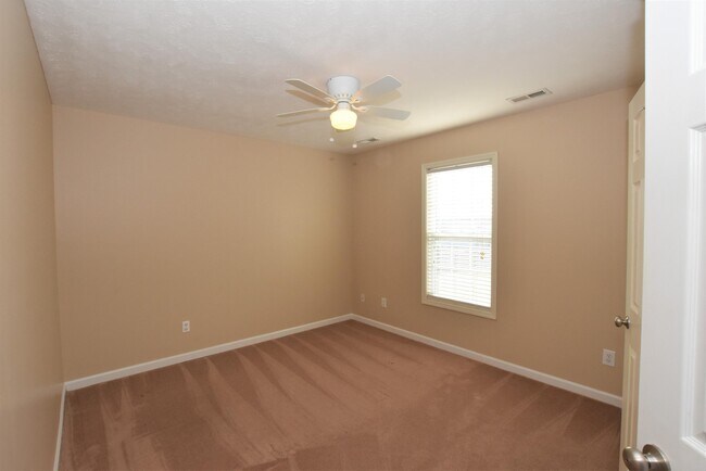 Building Photo - 60 Scranton Ct