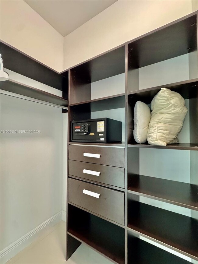 Building Photo - 7928 East Dr