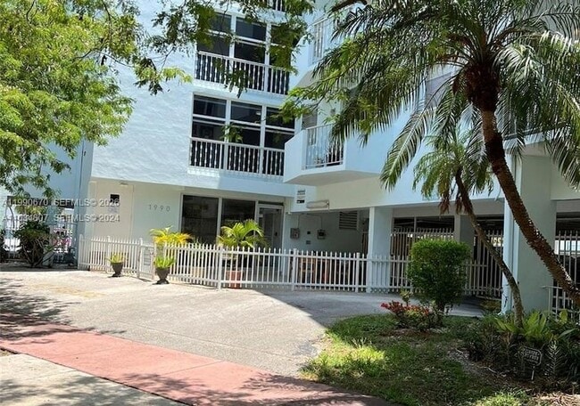 Building Photo - 1990 Marseille Dr