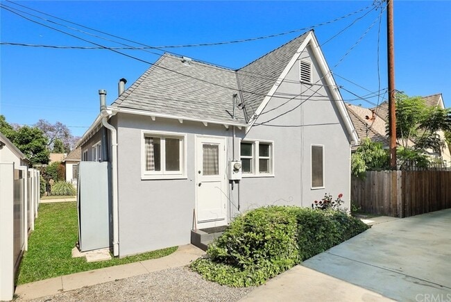 Building Photo - 2101 W Huntington Dr