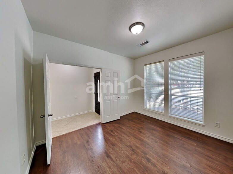 Building Photo - 15818 Shoreline Terrace Dr