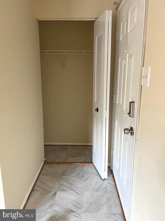 Building Photo - 8357 Claremont Woods Dr
