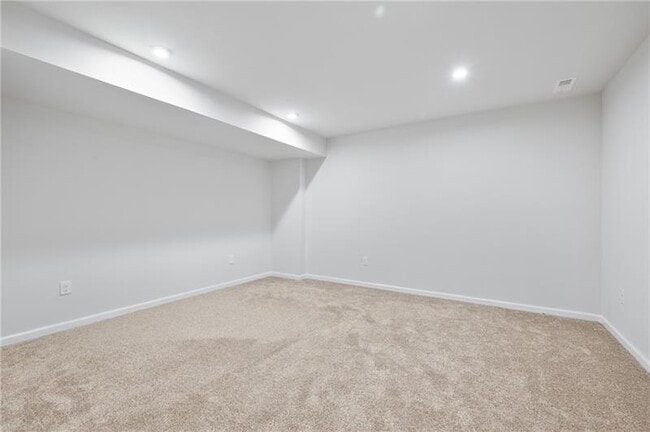 Building Photo - 3005 Eagle Ridge Dr