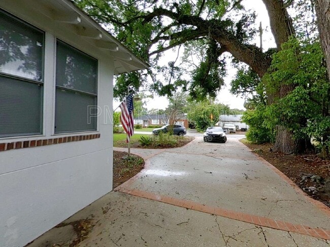 Building Photo - 1543 Peachtree Cir N