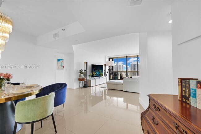 Building Photo - 1000 E Island Blvd